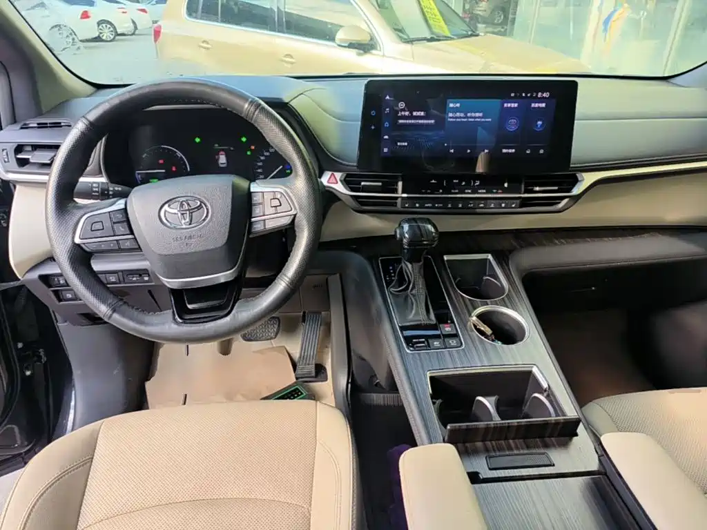 Toyota Granvia — фото 10