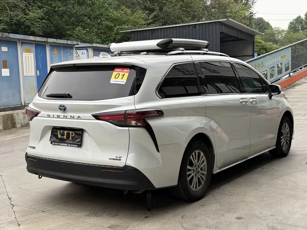Toyota Sienna — фото 4