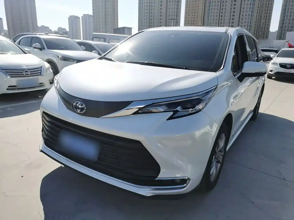 Toyota Sienna — фото 2