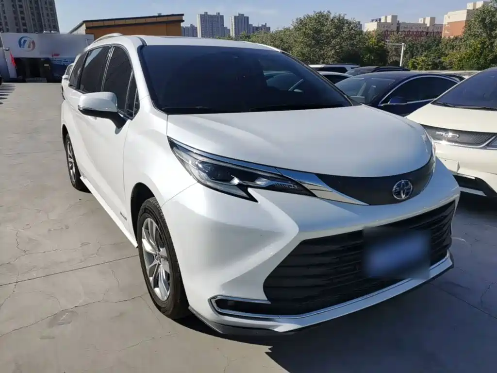 Toyota Sienna — фото 4