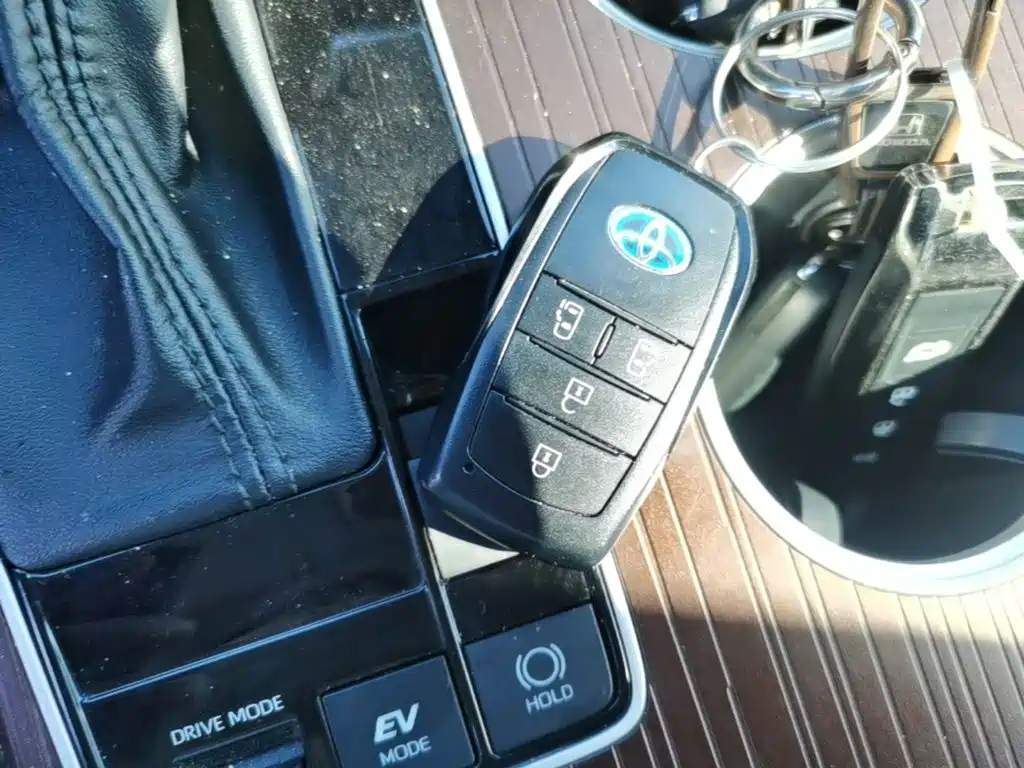 Toyota Sienna — фото 9
