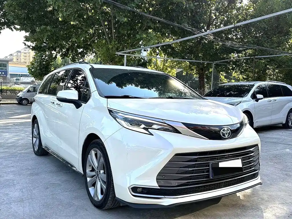 Toyota Sienna — фото 2