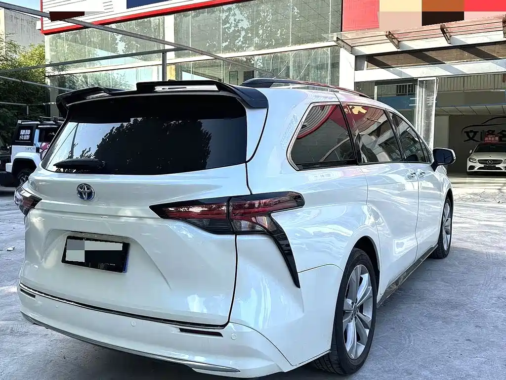 Toyota Sienna — фото 7