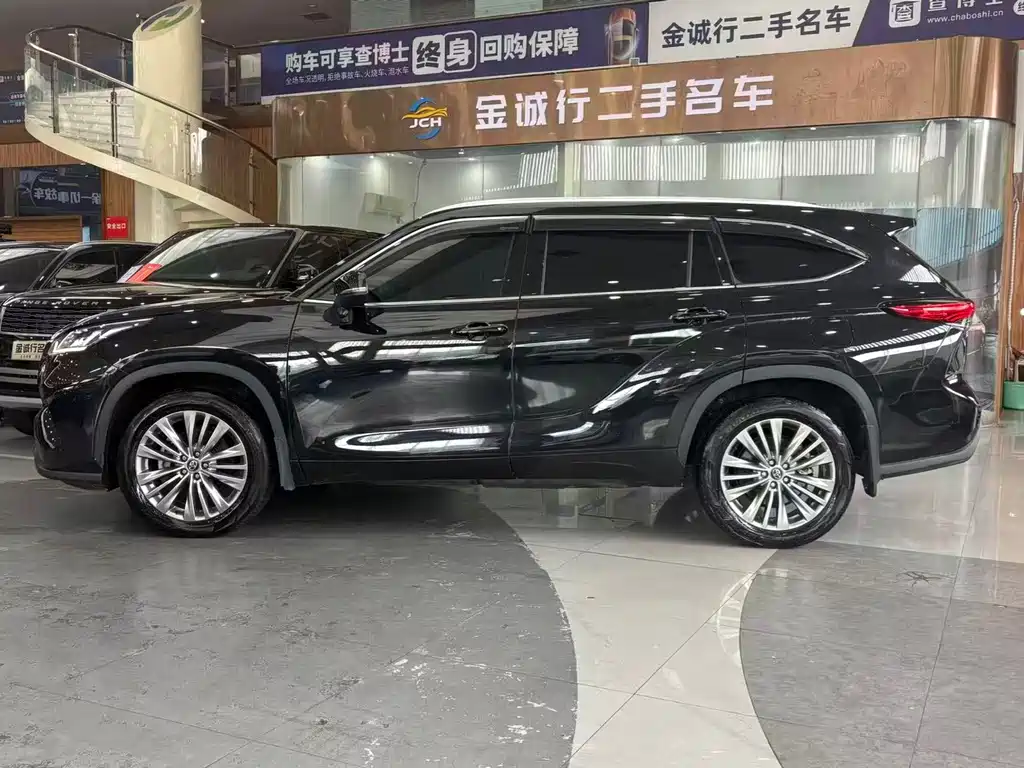 Toyota Highlander — фото 3