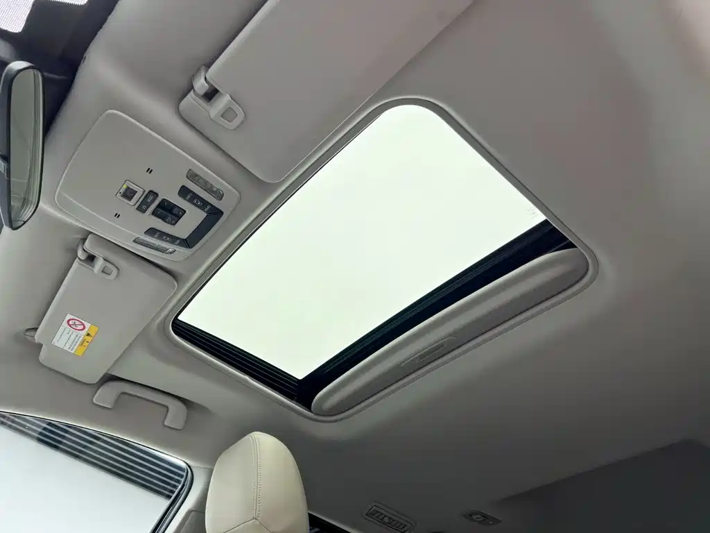 Toyota Sienna — фото 17