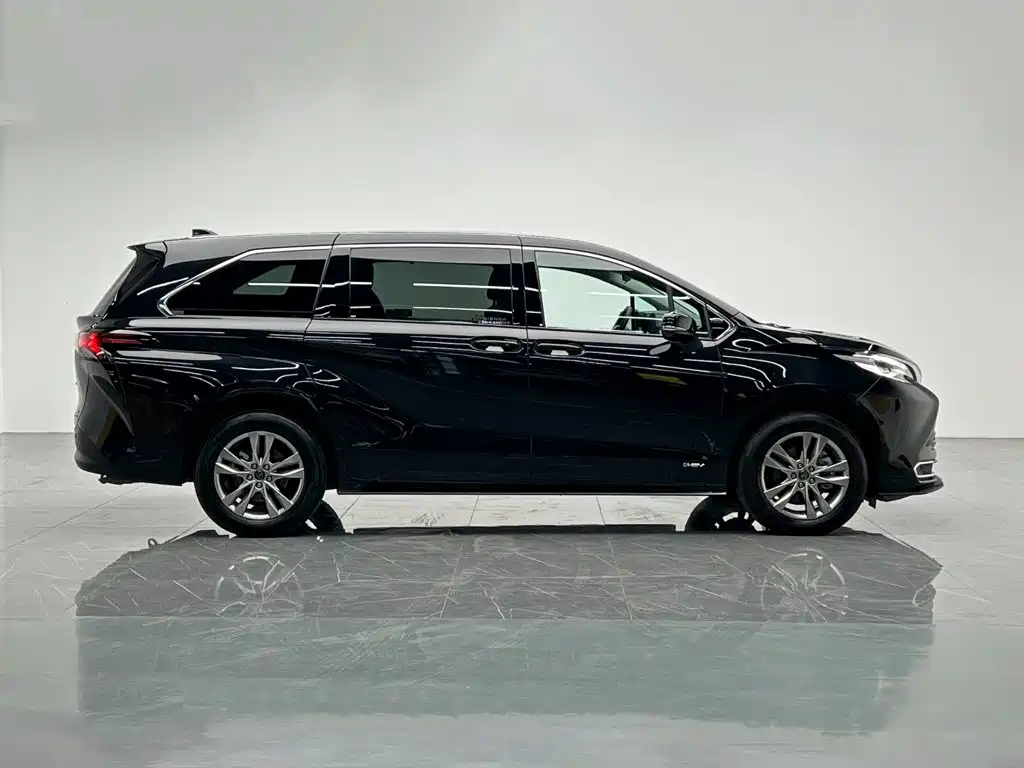 Toyota Sienna — фото 7