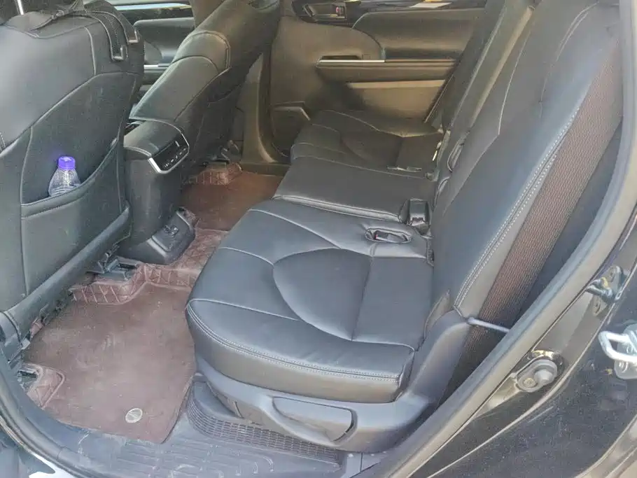 Toyota Highlander — фото 11