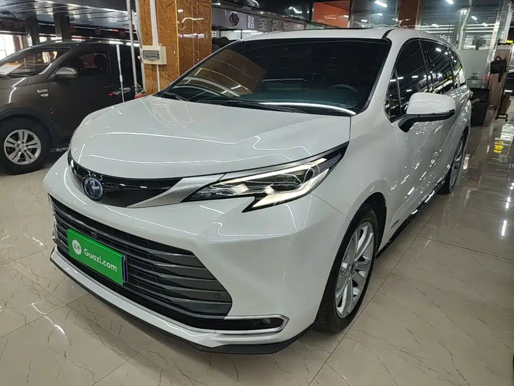 Toyota Sienna — фото 2