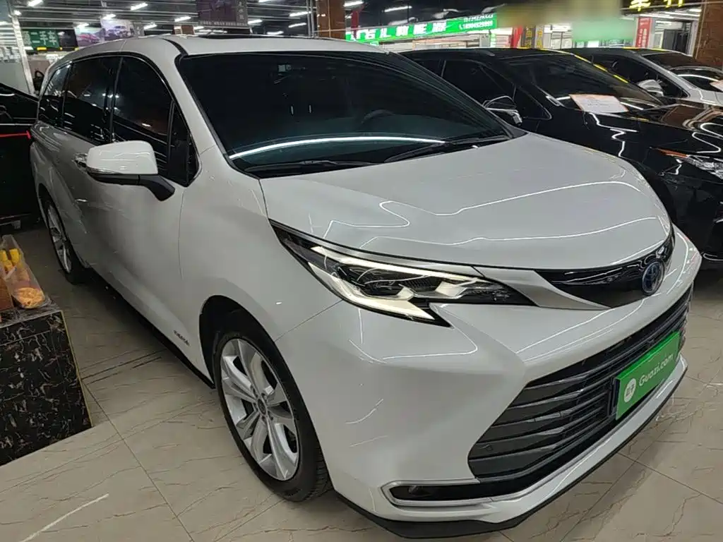 Toyota Sienna — фото 4