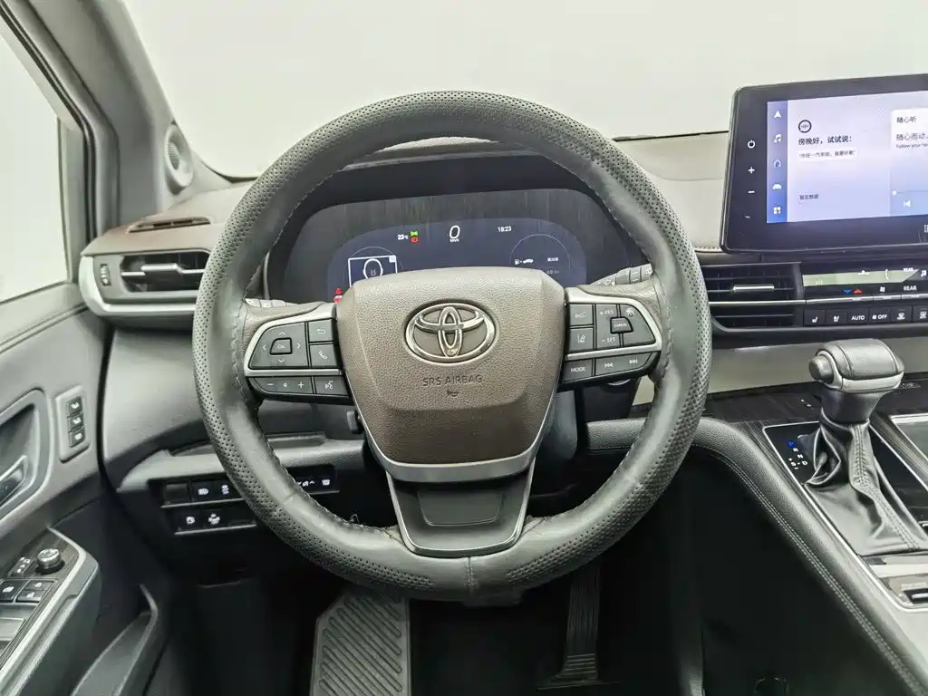 Toyota Granvia — фото 11
