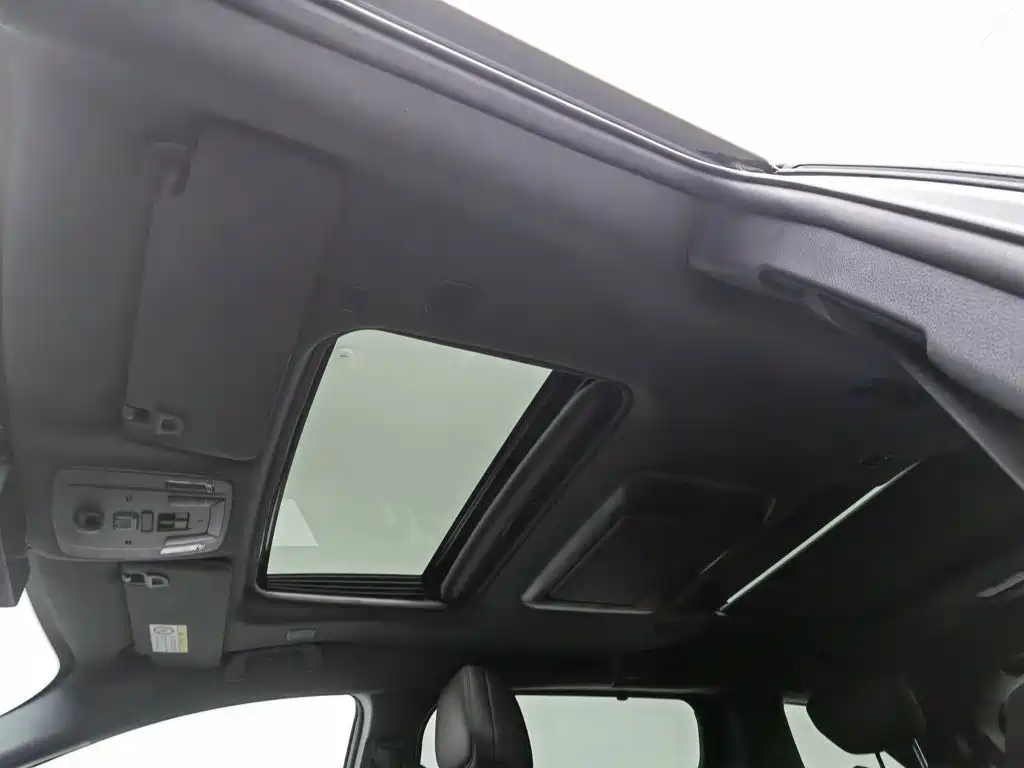 Toyota Granvia — фото 14