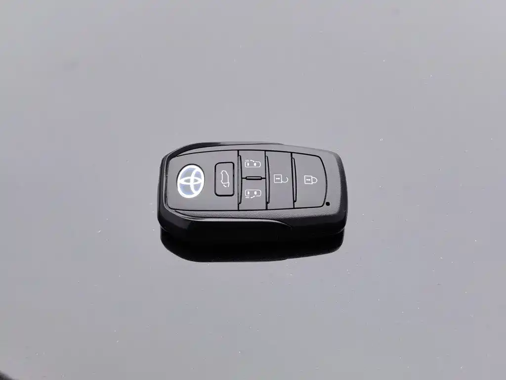 Toyota Granvia — фото 19