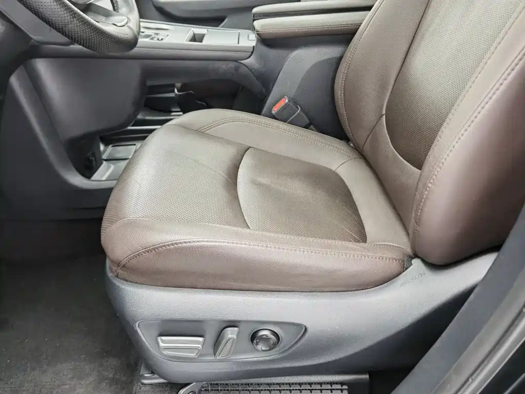 Toyota Granvia — фото 20
