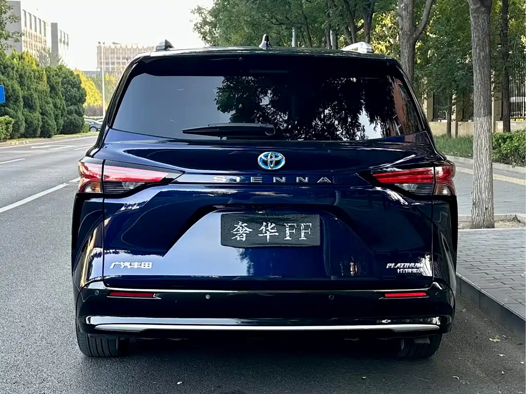Toyota Sienna — фото 4