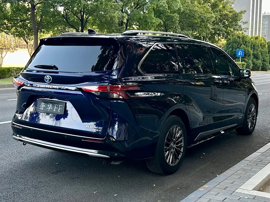 Toyota Sienna — фото 5
