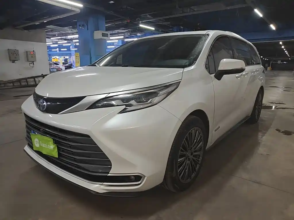 Toyota Sienna — фото 2