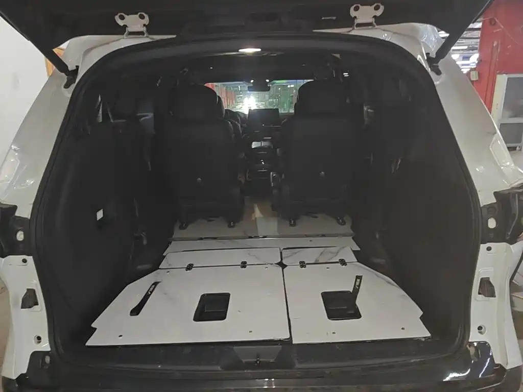 Toyota Sienna — фото 19