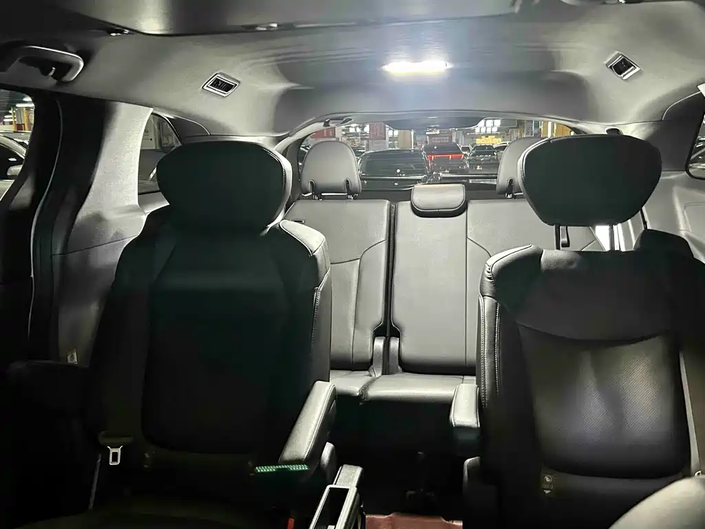 Toyota Sienna — фото 10