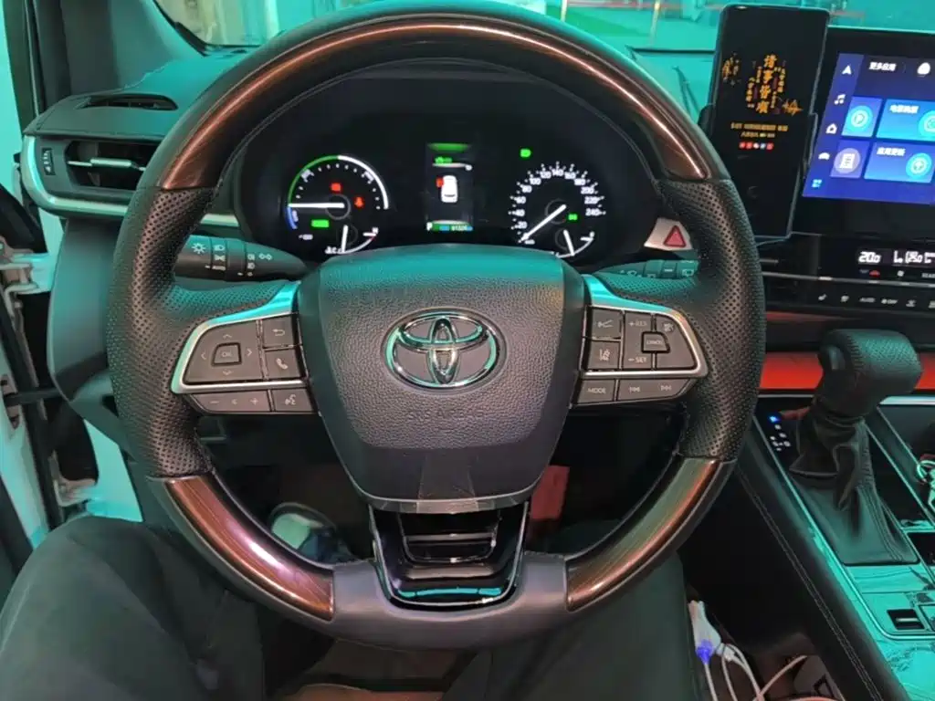 Toyota Sienna — фото 11
