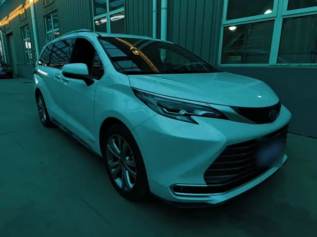 Toyota Sienna — фото 4