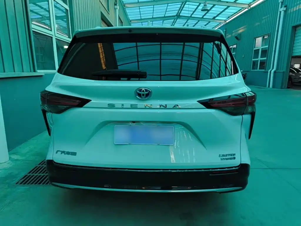 Toyota Sienna — фото 6