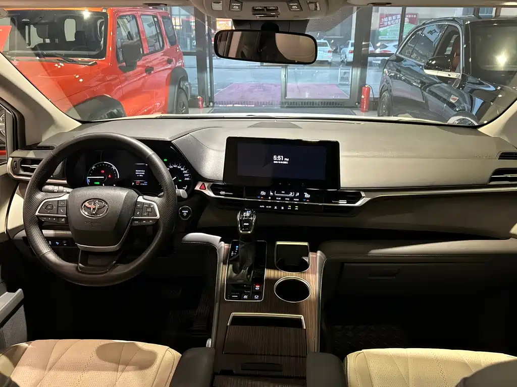 Toyota Granvia — фото 23