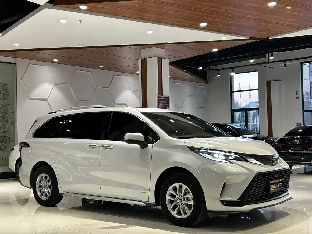 Toyota Granvia — фото 4