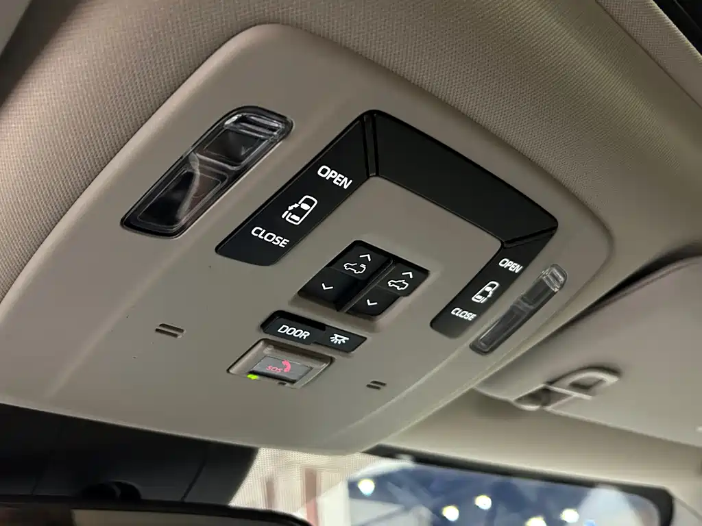Toyota Granvia — фото 31