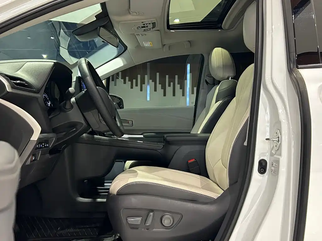 Toyota Granvia — фото 8