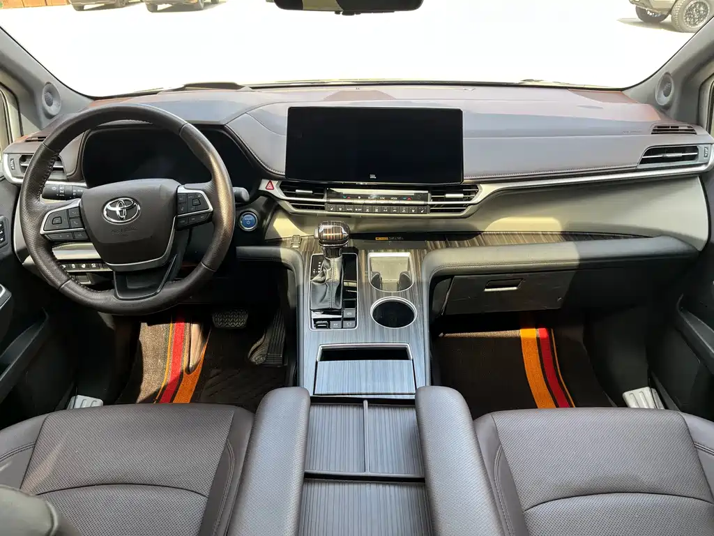 Toyota Granvia — фото 10