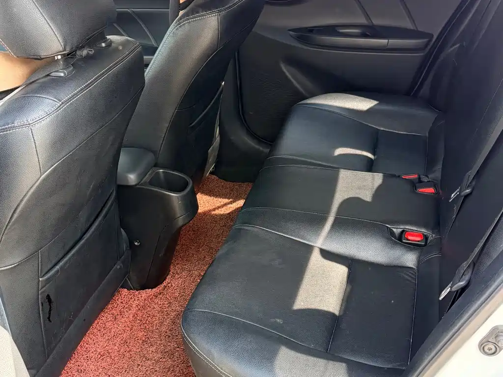 Toyota Yaris L — фото 8