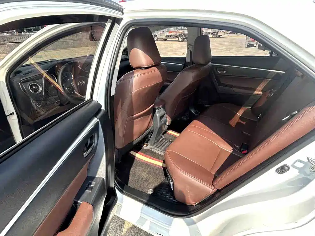 Toyota Corolla — фото 5