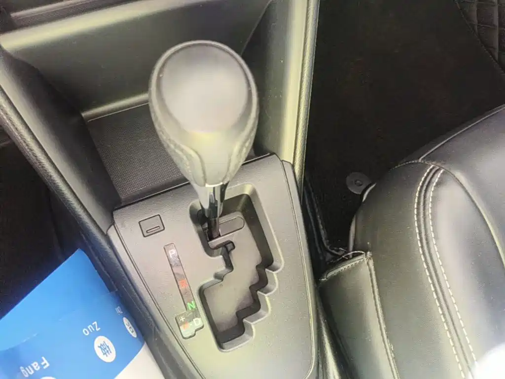 Toyota Yaris L — фото 14