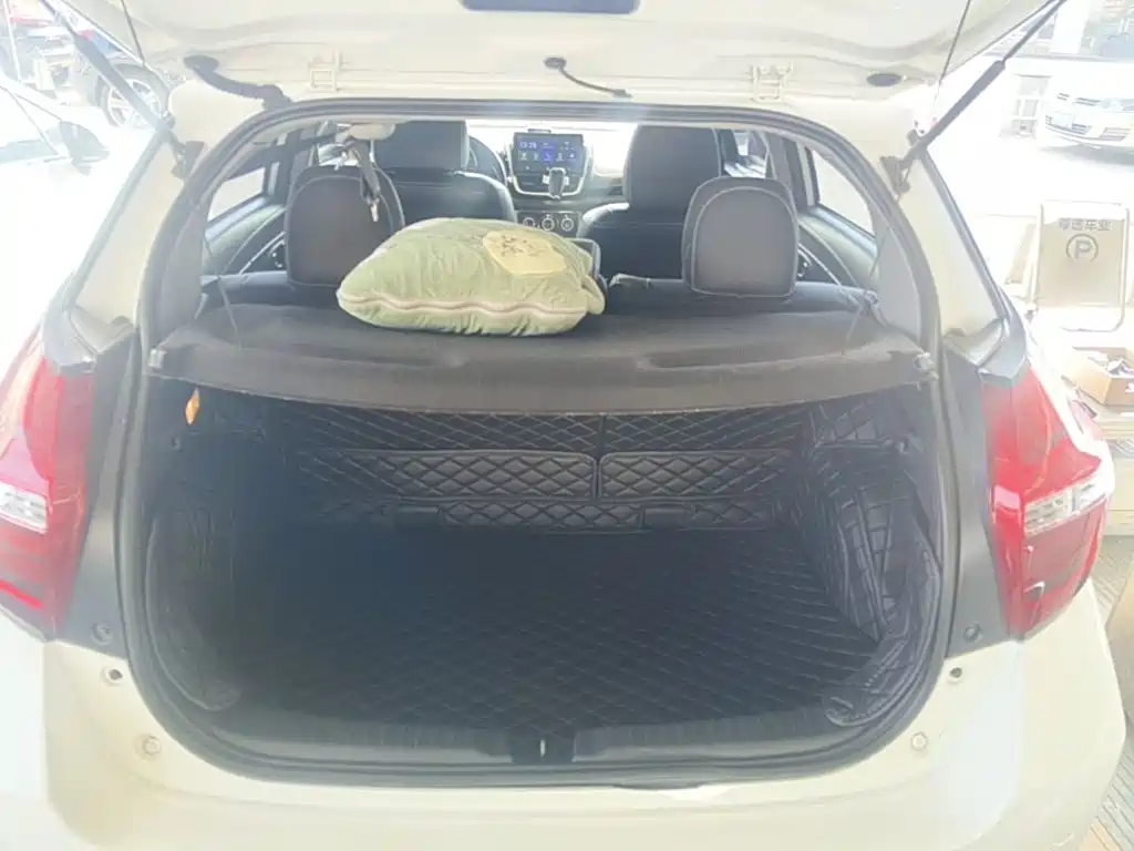 Toyota Yaris L — фото 19