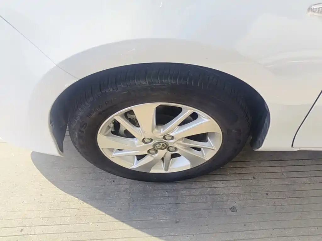 Toyota Yaris L — фото 23