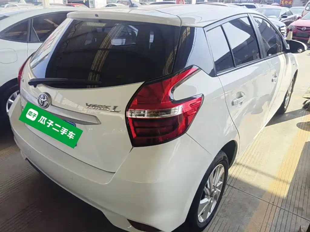 Toyota Yaris L — фото 7