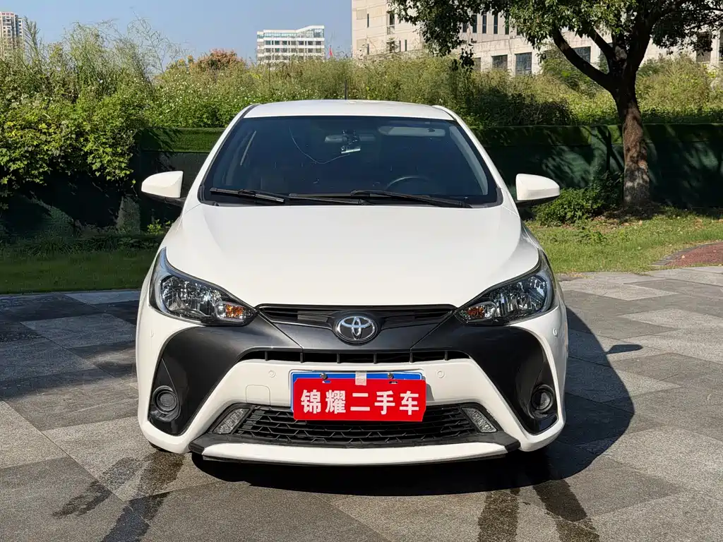Toyota Yaris L — фото 2