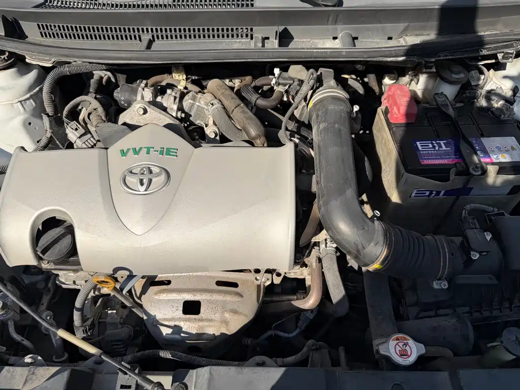 Toyota Yaris L — фото 17