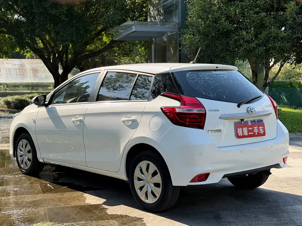 Toyota Yaris L — фото 19