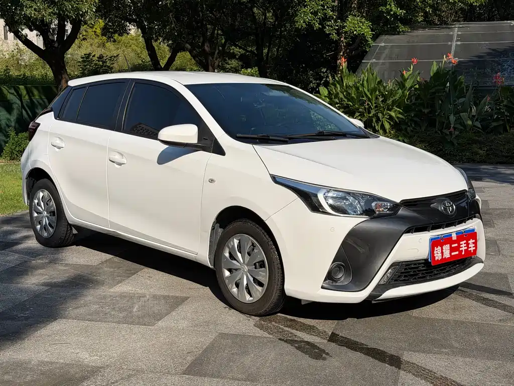 Toyota Yaris L — фото 3