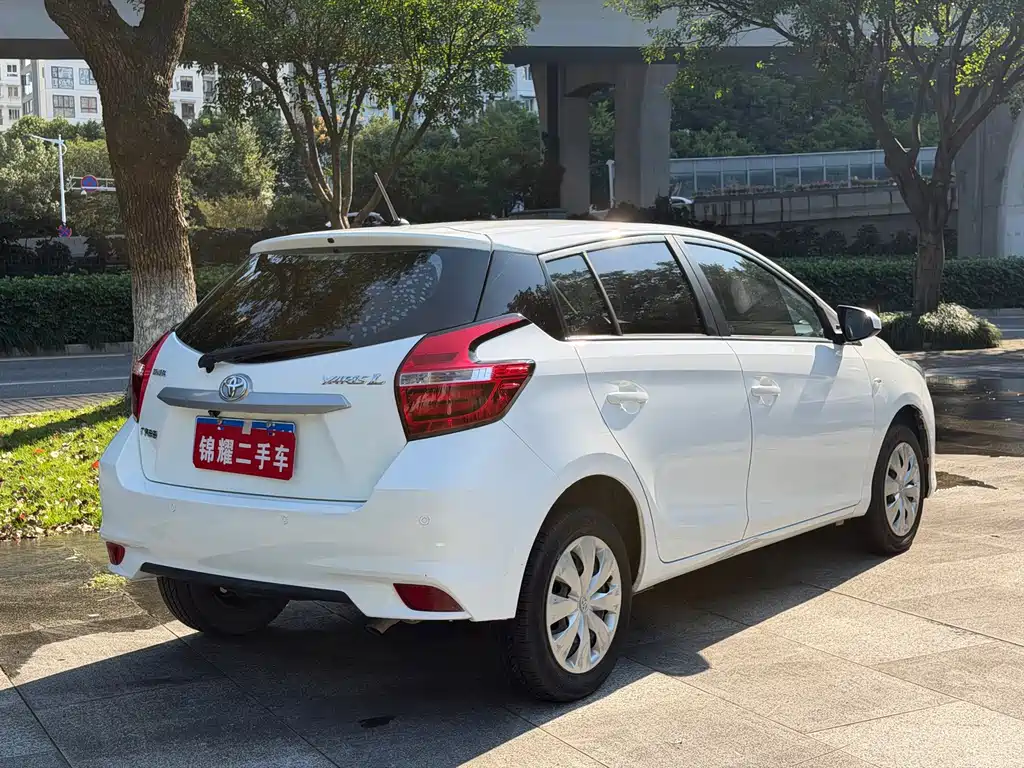 Toyota Yaris L — фото 21