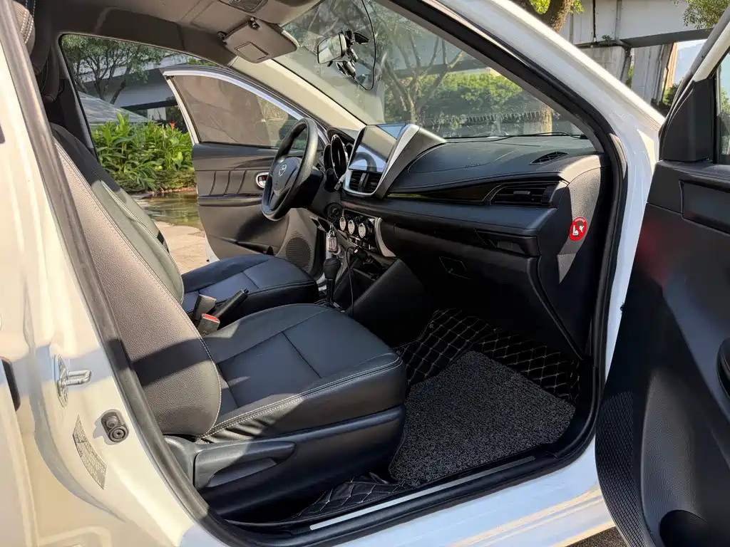 Toyota Yaris L — фото 6
