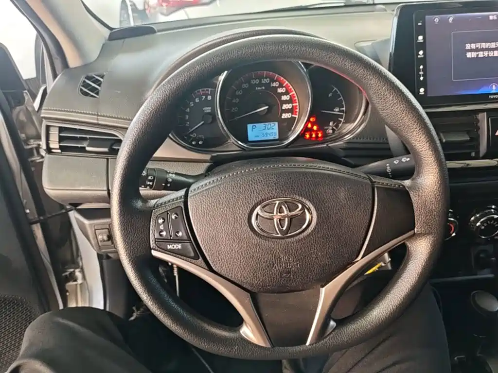 Toyota Vios — фото 11