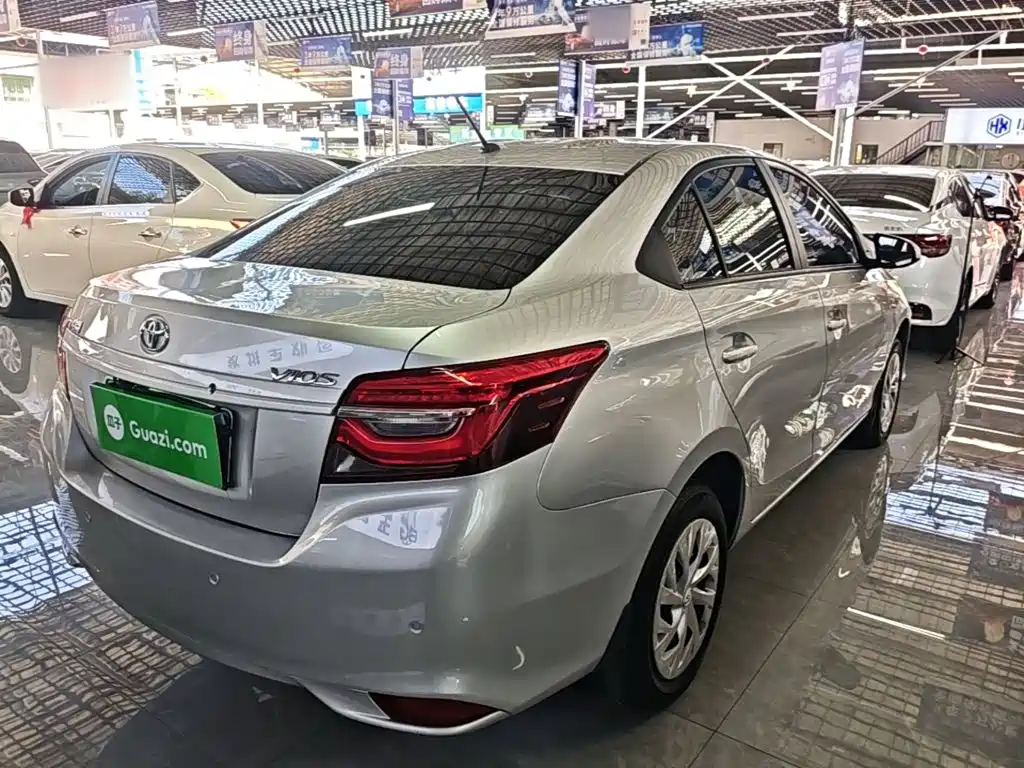 Toyota Vios — фото 7