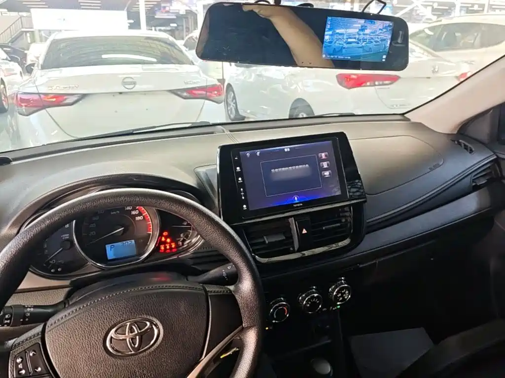 Toyota Vios — фото 10