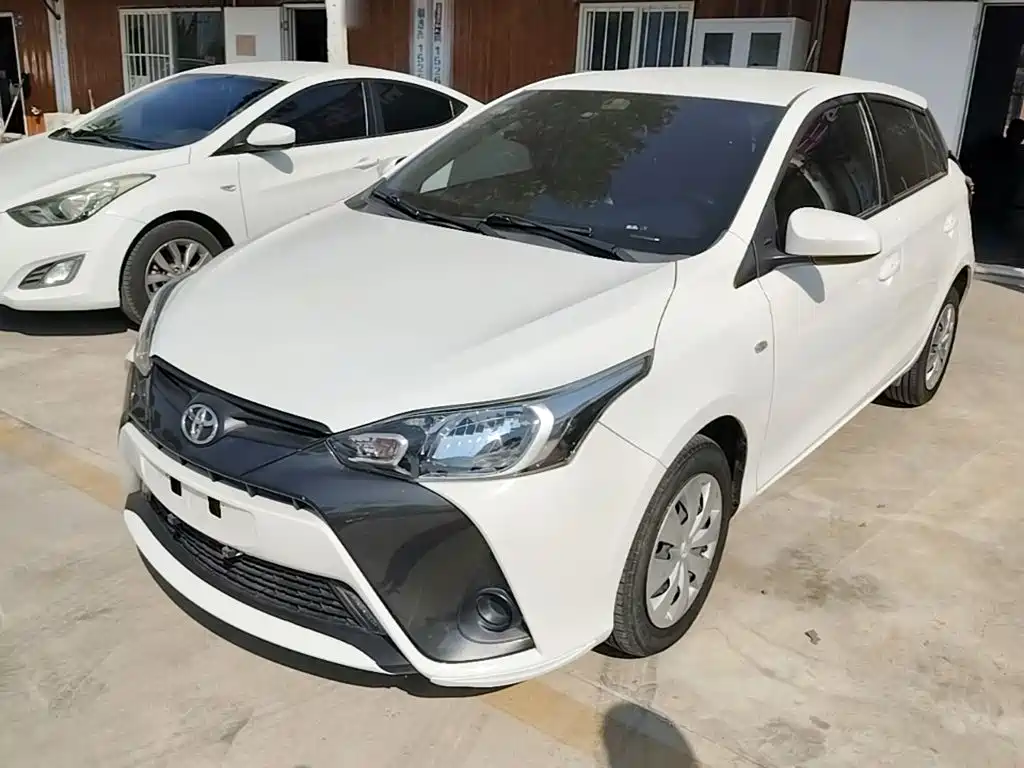 Toyota Yaris L — фото 2