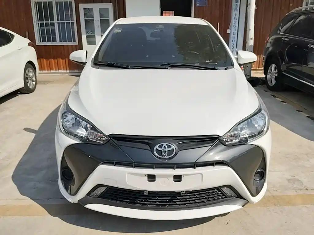 Toyota Yaris L — фото 3
