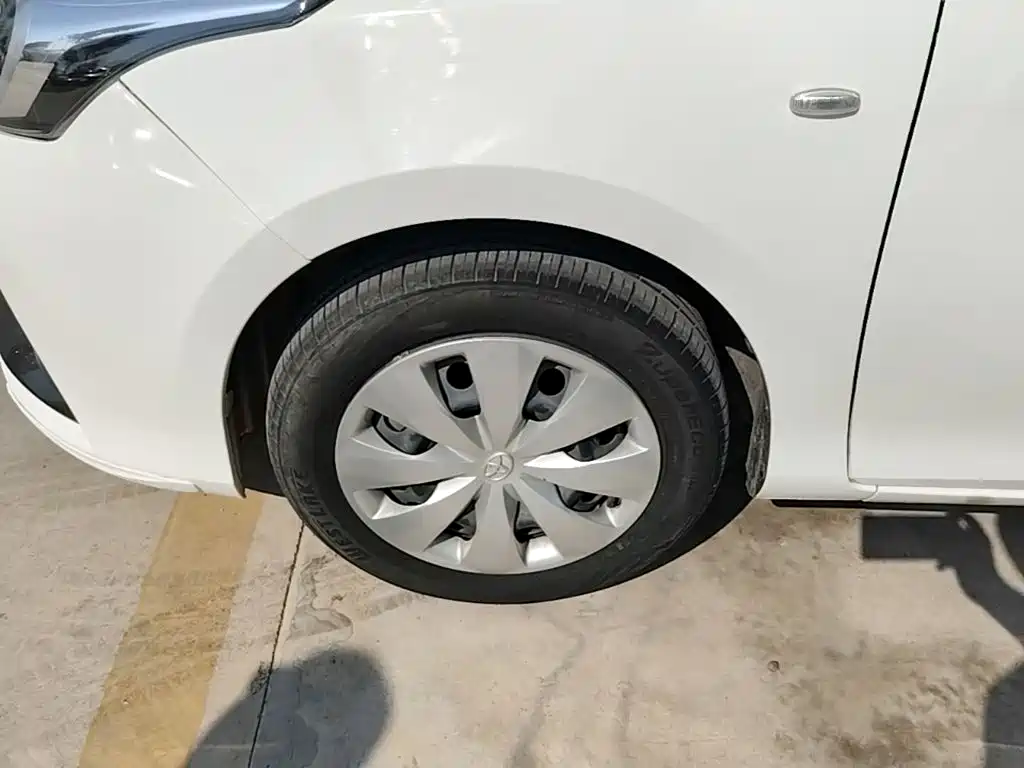 Toyota Yaris L — фото 23