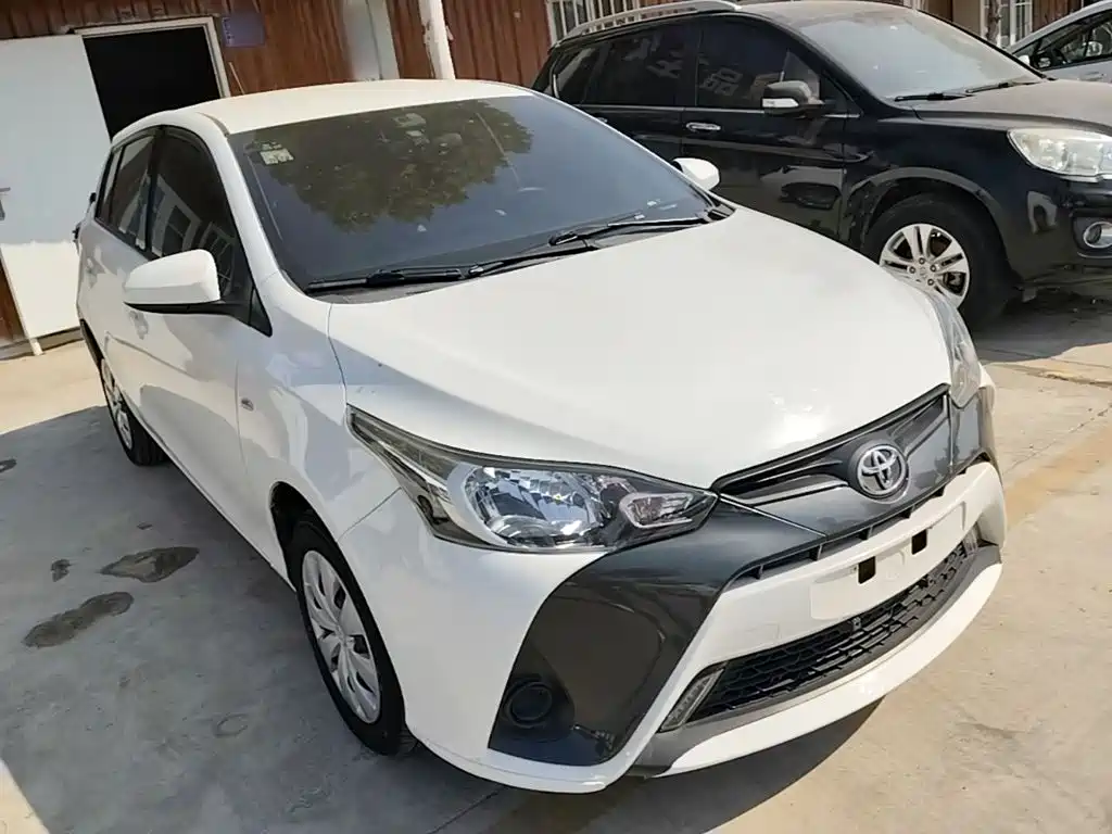 Toyota Yaris L — фото 4