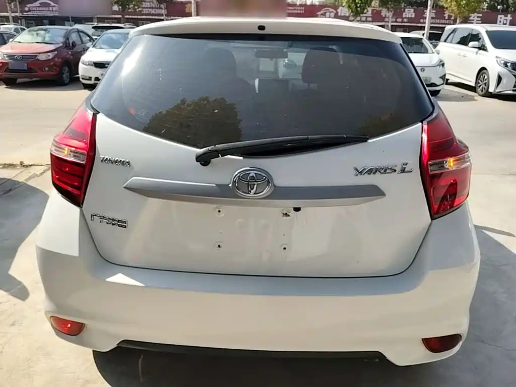 Toyota Yaris L — фото 6